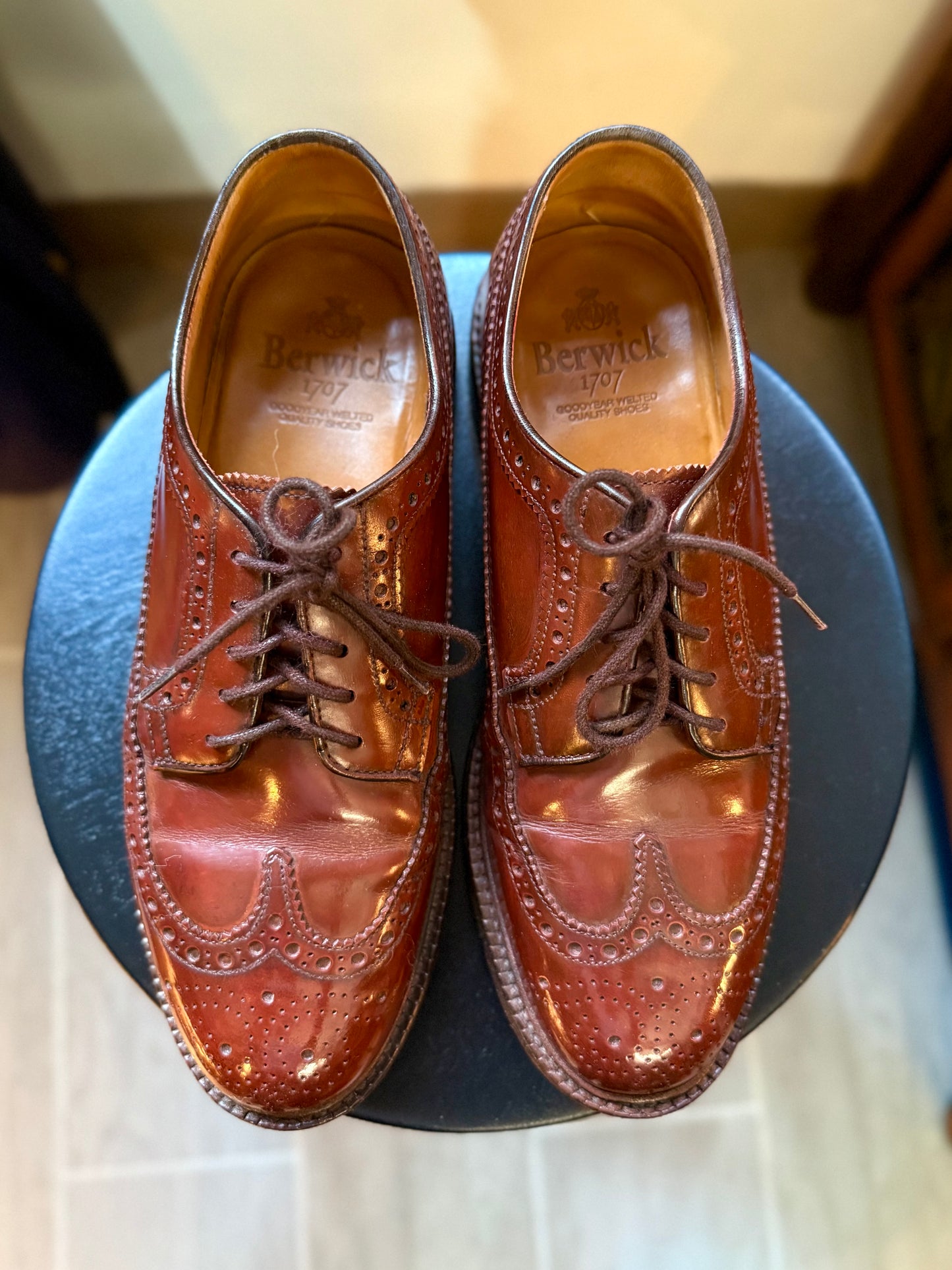 Berwick 1707 wing-tip light brown US6