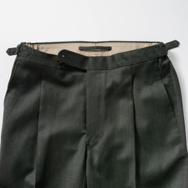1tuck　Wide Model 【BCMG92-20】　 Ｄ-GREEN　W100%　CANONICO 21micron　 裾未処理品　【通年商品】